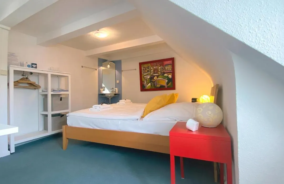 Frauenhotel Hanseatin - Women Only-1