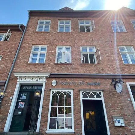 Frauenhotel Hanseatin - Women Only-3